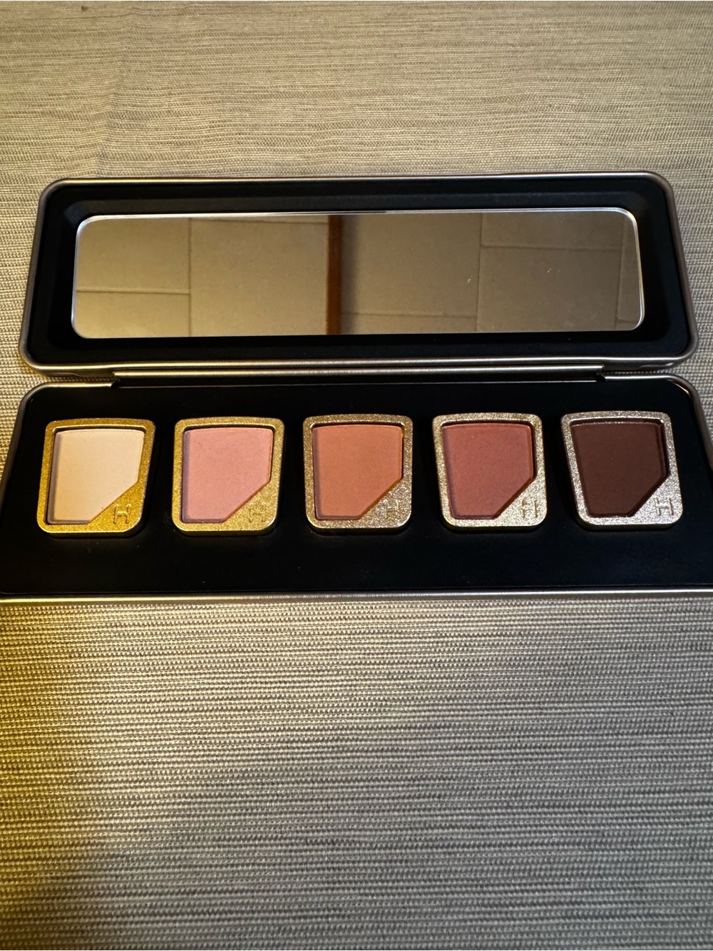 🆕✅HOURGLASS CURATED 5 Pan Palette comes with 5 shadows pictured